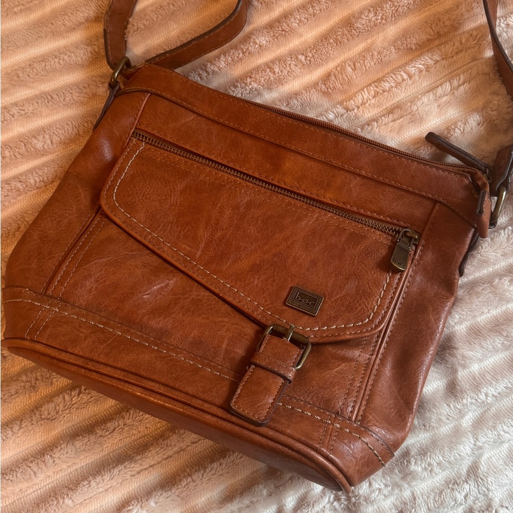 Beautiful pre-loved crossbody bag from b.o.c. Good condition.